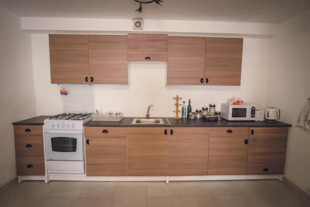 Karrain Villa-The Apartment Madaba Bagian luar foto